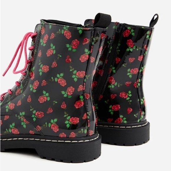 Betsey Johnson Floral Rose Combat Boot Patent Leather 8.5M Rocker Dark Princess - Picture 8 of 16